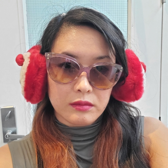 Hello Kitty earmuffs - Picture 2 of 4